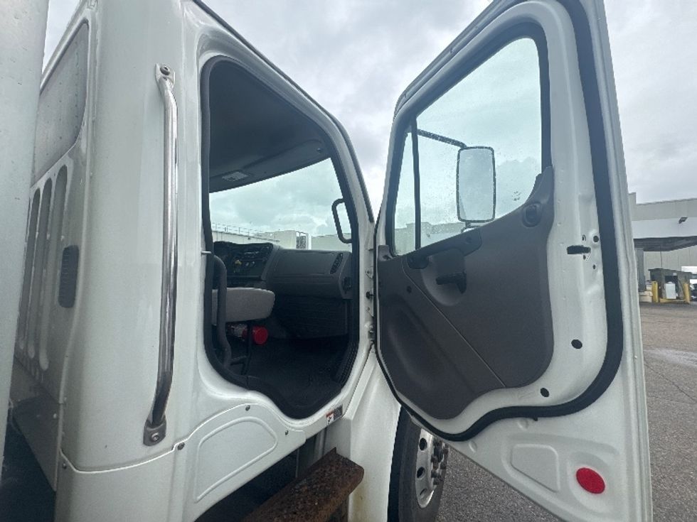 Medium Duty Box Truck-Light and Medium Duty Trucks-Freightliner-2019-M2-Wixom-MI-242,271\n\t\tmiles-$ 34,000 - Image 19