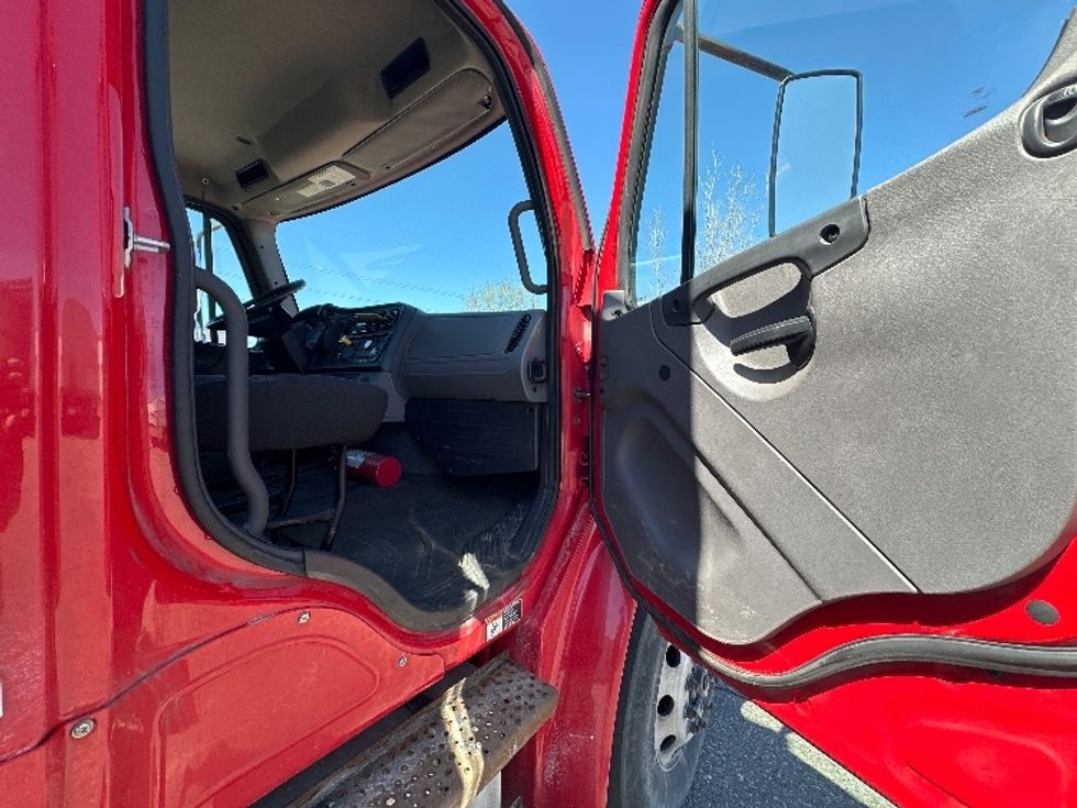 Medium Duty Box Truck-Light and Medium Duty Trucks-Freightliner-2019-M2-Wixom-MI-267,338\n\t\tmiles-$ 37,500 - Image 20