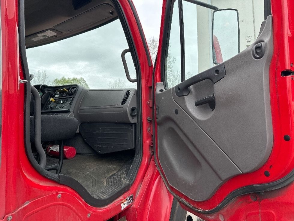 Medium Duty Box Truck-Light and Medium Duty Trucks-Freightliner-2019-M2-Wixom-MI-308,415\n\t\tmiles-$ 31,500 - Image 20