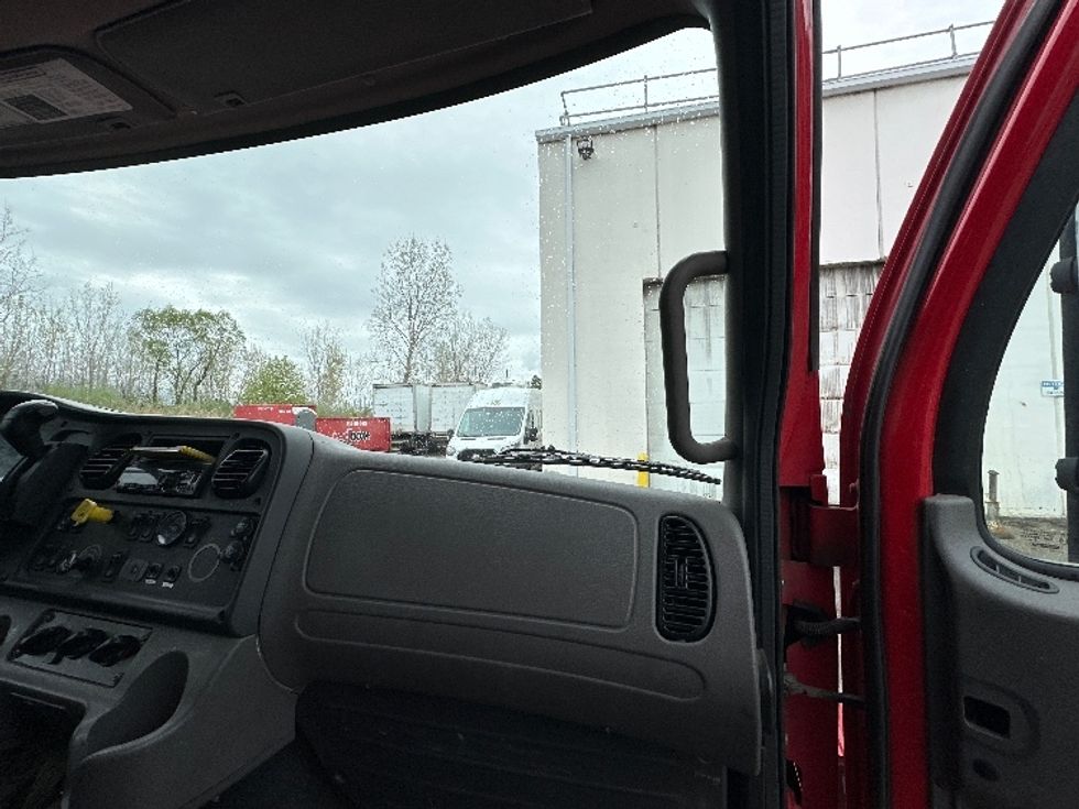 Medium Duty Box Truck-Light and Medium Duty Trucks-Freightliner-2019-M2-Wixom-MI-308,415\n\t\tmiles-$ 31,500 - Image 21