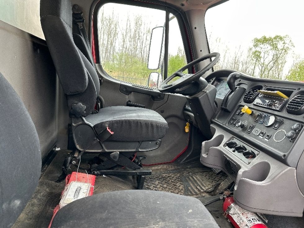 Medium Duty Box Truck-Light and Medium Duty Trucks-Freightliner-2019-M2-Wixom-MI-308,415\n\t\tmiles-$ 31,500 - Image 22
