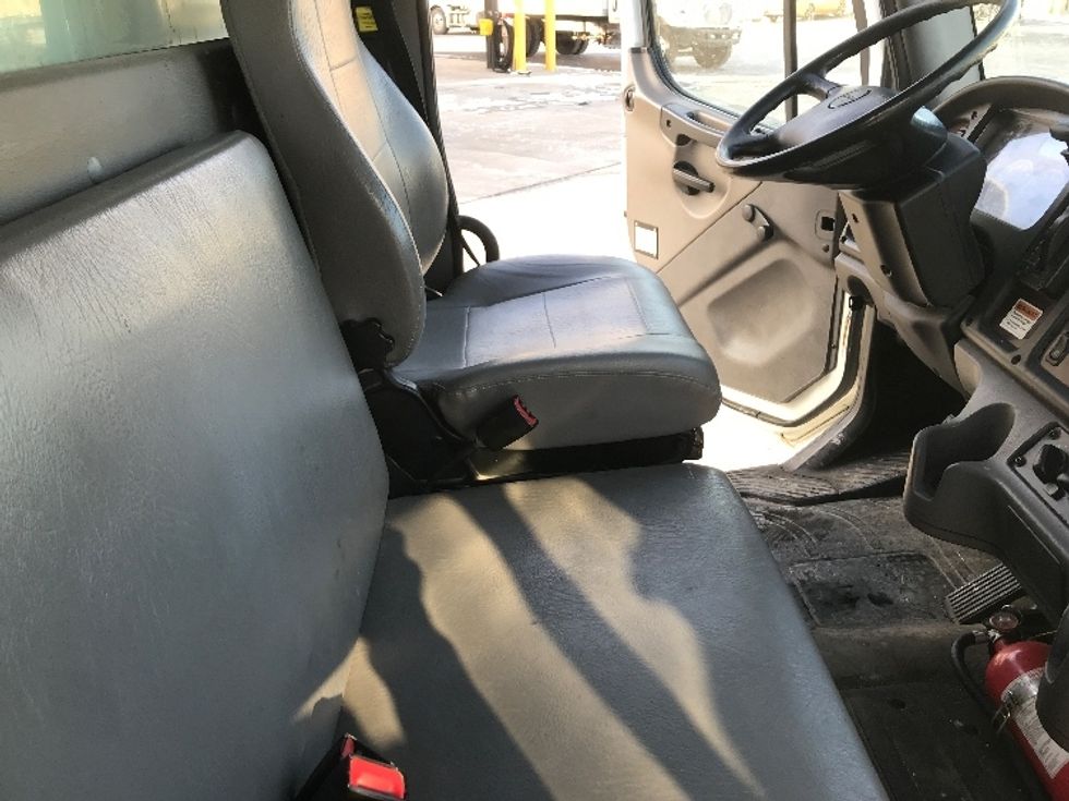 Medium Duty Box Truck-Light and Medium Duty Trucks-Freightliner-2019-M2-Zelienople-PA-132,272\n\t\tmiles-$ 57,500 - Image 22