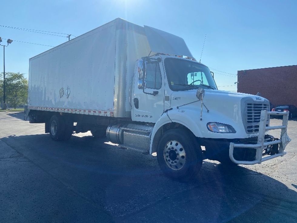 Medium Duty Box Truck-Light and Medium Duty Trucks-Freightliner-2019-M211242S-Mississauga-ON-553,099\n\t\tkm-$ 83,500 - Image 1