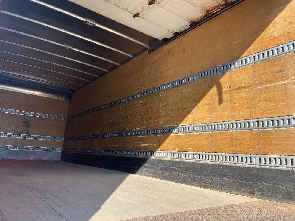 Medium Duty Box Truck-Light and Medium Duty Trucks-Freightliner-2019-M211242S-Mississauga-ON-553,099\n\t\tkm-$ 83,500 - Image 12
