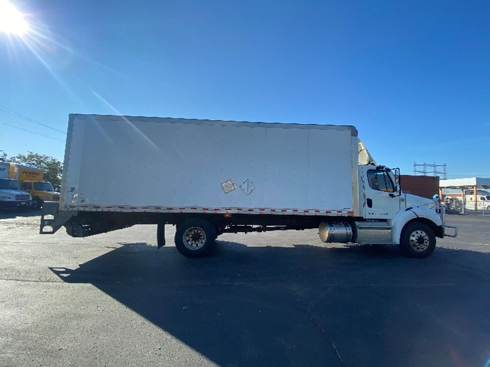 Medium Duty Box Truck-Light and Medium Duty Trucks-Freightliner-2019-M211242S-Mississauga-ON-553,099\n\t\tkm-$ 83,500 - Image 15
