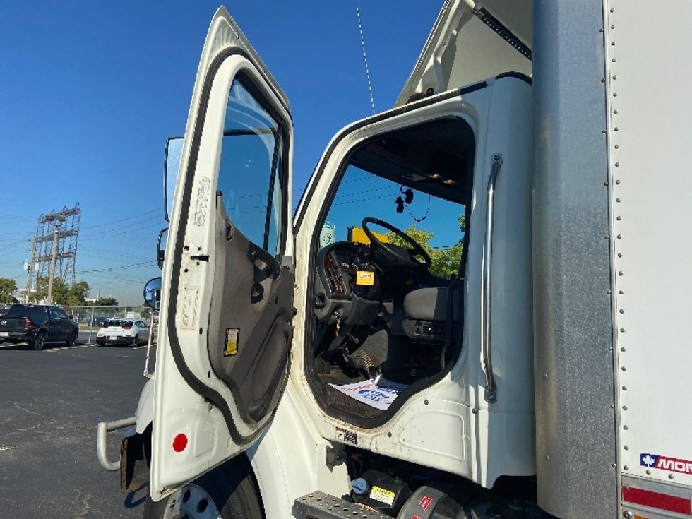 Medium Duty Box Truck-Light and Medium Duty Trucks-Freightliner-2019-M211242S-Mississauga-ON-553,099\n\t\tkm-$ 83,500 - Image 16