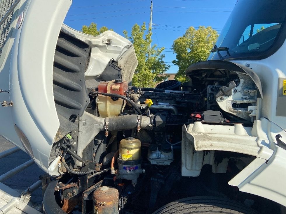 Medium Duty Box Truck-Light and Medium Duty Trucks-Freightliner-2019-M211242S-Mississauga-ON-553,099\n\t\tkm-$ 83,500 - Image 23