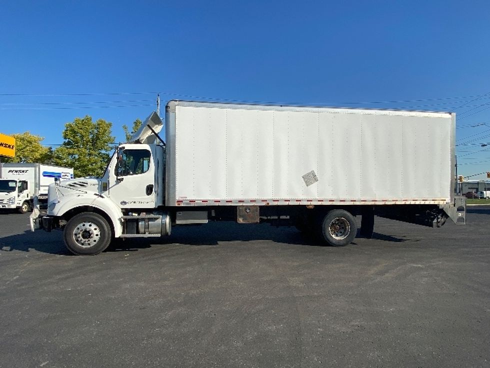 Medium Duty Box Truck-Light and Medium Duty Trucks-Freightliner-2019-M211242S-Mississauga-ON-553,099\n\t\tkm-$ 83,500 - Image 4