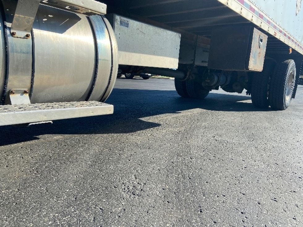 Medium Duty Box Truck-Light and Medium Duty Trucks-Freightliner-2019-M211242S-Mississauga-ON-553,099\n\t\tkm-$ 83,500 - Image 5