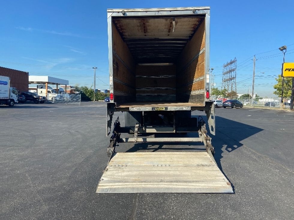 Medium Duty Box Truck-Light and Medium Duty Trucks-Freightliner-2019-M211242S-Mississauga-ON-553,099\n\t\tkm-$ 83,500 - Image 9