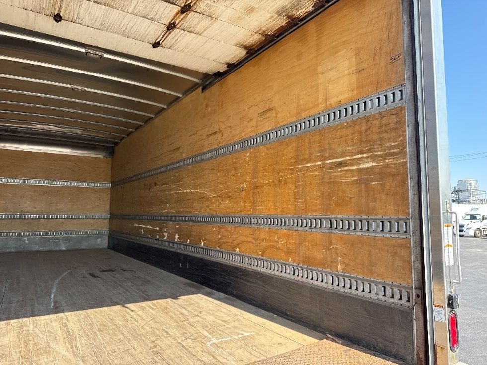 Medium Duty Box Truck-Light and Medium Duty Trucks-Freightliner-2019-M211242S-Mississauga-ON-553,525\n\t\tkm-$ 83,500 - Image 12