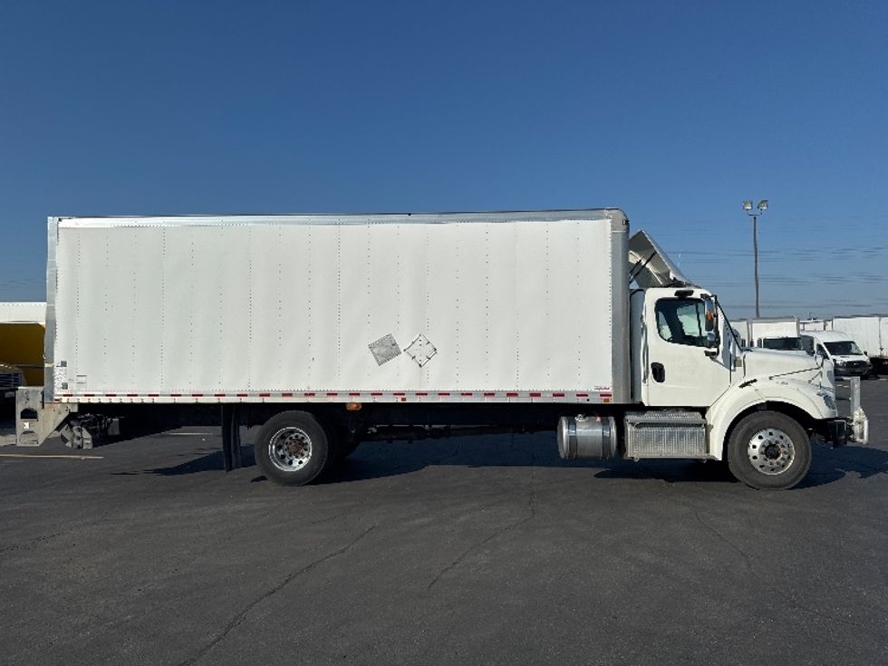 Medium Duty Box Truck-Light and Medium Duty Trucks-Freightliner-2019-M211242S-Mississauga-ON-553,525\n\t\tkm-$ 83,500 - Image 15