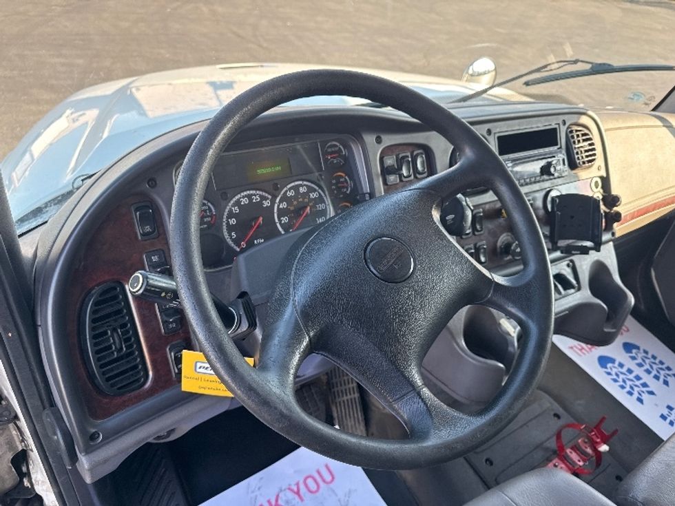 Medium Duty Box Truck-Light and Medium Duty Trucks-Freightliner-2019-M211242S-Mississauga-ON-553,525\n\t\tkm-$ 83,500 - Image 17