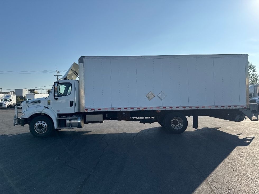 Medium Duty Box Truck-Light and Medium Duty Trucks-Freightliner-2019-M211242S-Mississauga-ON-553,525\n\t\tkm-$ 83,500 - Image 4