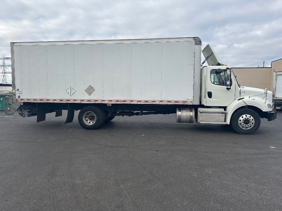 Medium Duty Box Truck-Light and Medium Duty Trucks-Freightliner-2019-M211242S-Mississauga-ON-674,704\n\t\tkm-$ 76,000 - Image 16