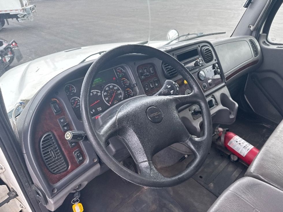 Medium Duty Box Truck-Light and Medium Duty Trucks-Freightliner-2019-M211242S-Mississauga-ON-674,704\n\t\tkm-$ 76,000 - Image 18