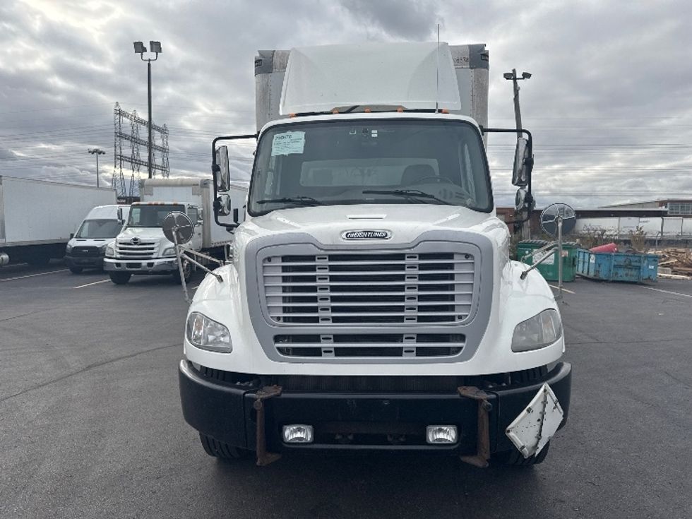Medium Duty Box Truck-Light and Medium Duty Trucks-Freightliner-2019-M211242S-Mississauga-ON-674,704\n\t\tkm-$ 76,000 - Image 2
