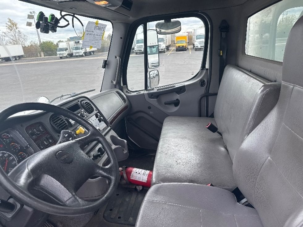 Medium Duty Box Truck-Light and Medium Duty Trucks-Freightliner-2019-M211242S-Mississauga-ON-674,704\n\t\tkm-$ 76,000 - Image 20