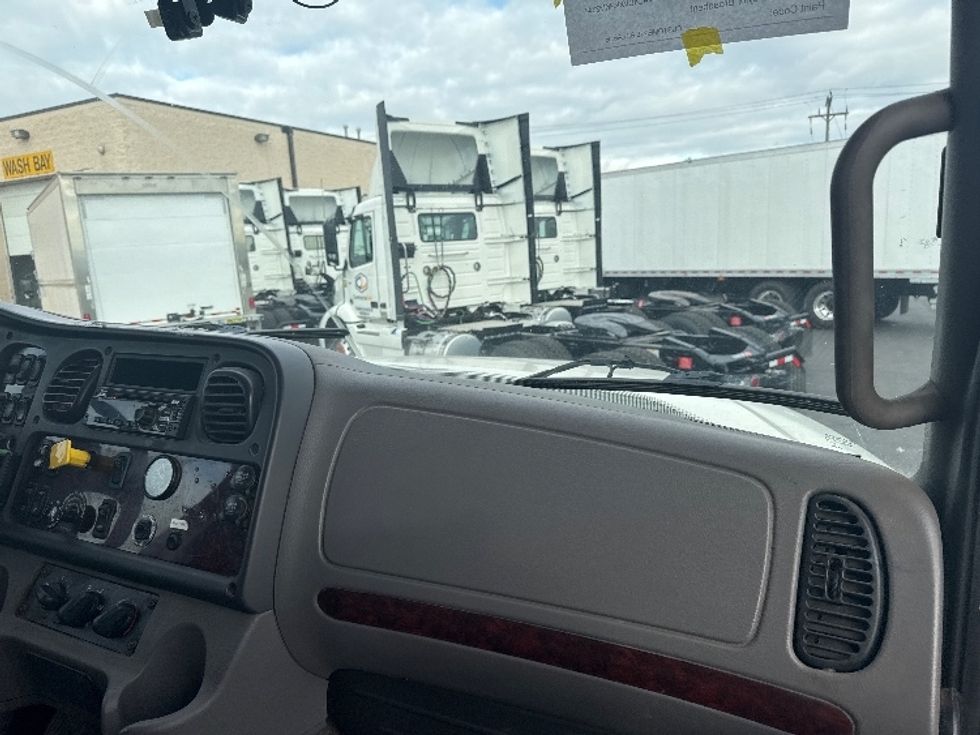 Medium Duty Box Truck-Light and Medium Duty Trucks-Freightliner-2019-M211242S-Mississauga-ON-674,704\n\t\tkm-$ 76,000 - Image 21