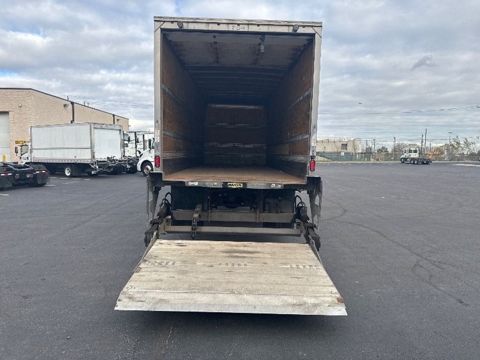 Medium Duty Box Truck-Light and Medium Duty Trucks-Freightliner-2019-M211242S-Mississauga-ON-674,704\n\t\tkm-$ 76,000 - Image 9