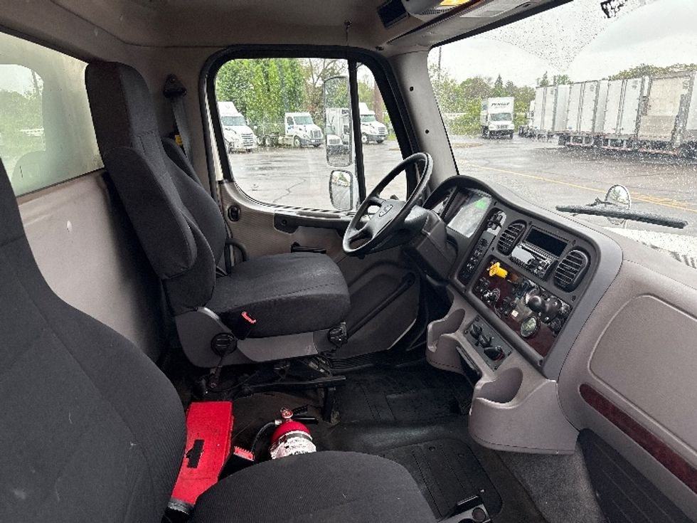 Medium Duty Box Truck-Light and Medium Duty Trucks-Freightliner-2019-M211242S-Romulus-MI-380,513\n\t\tmiles-$ 56,750 - Image 22