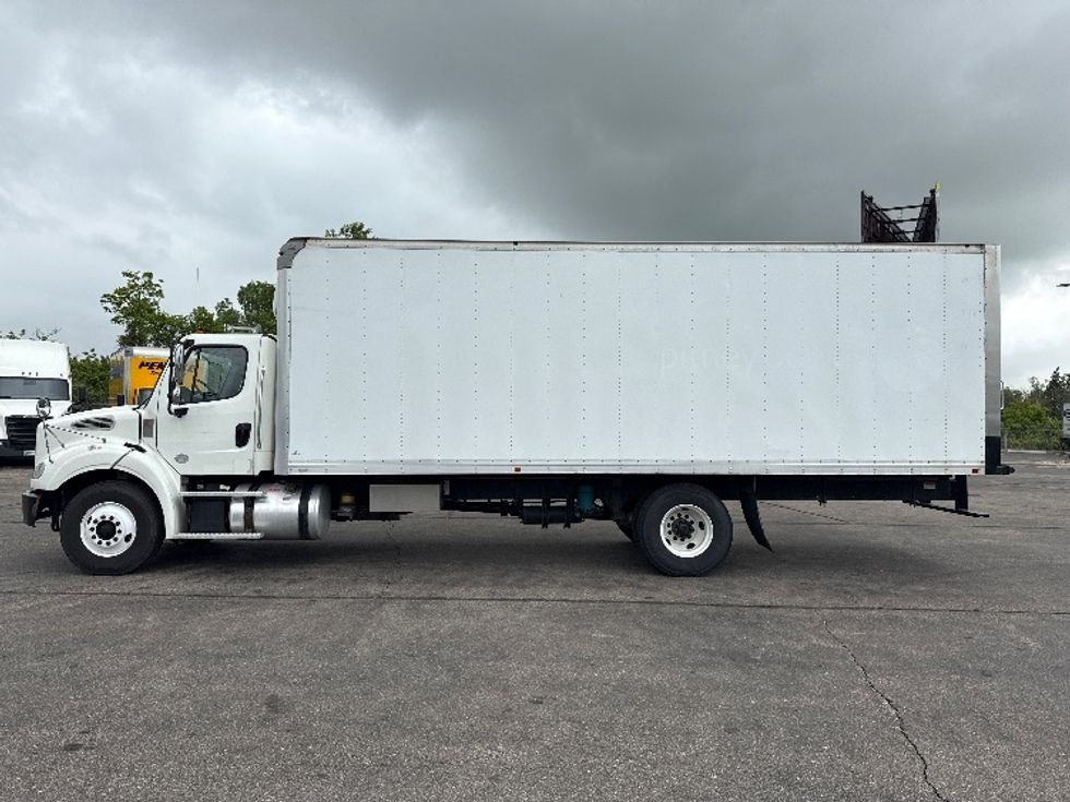 Medium Duty Box Truck-Light and Medium Duty Trucks-Freightliner-2019-M211242S-Romulus-MI-380,513\n\t\tmiles-$ 56,750 - Image 4