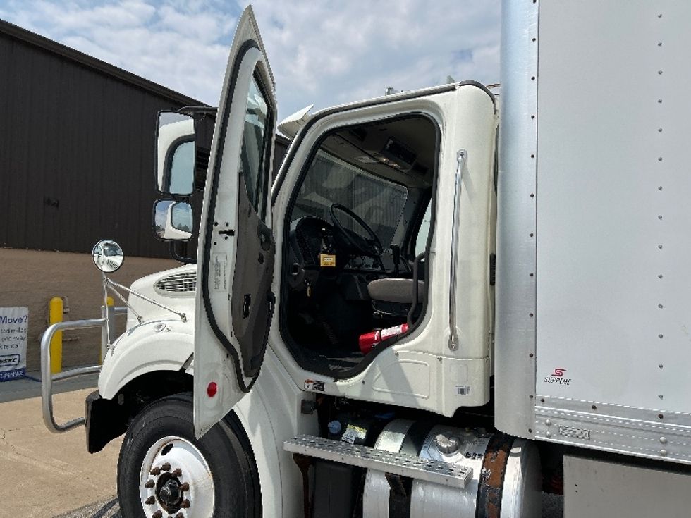 Medium Duty Box Truck-Light and Medium Duty Trucks-Freightliner-2019-M211242S-Saginaw-MI-451,252\n\t\tmiles-$ 50,750 - Image 17
