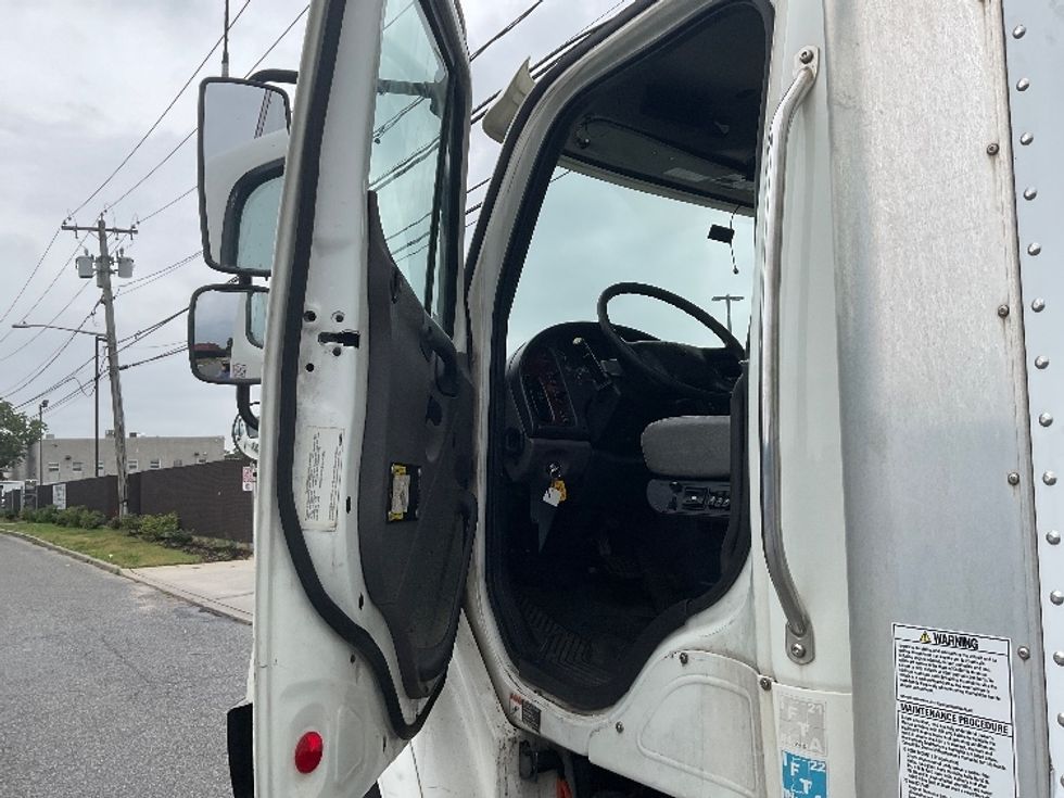 Medium Duty Box Truck-Light and Medium Duty Trucks-Freightliner-2019-M211242S-West Babylon-NY-342,685\n\t\tmiles-$ 55,250 - Image 16