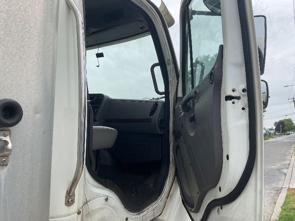 Medium Duty Box Truck-Light and Medium Duty Trucks-Freightliner-2019-M211242S-West Babylon-NY-342,685\n\t\tmiles-$ 55,250 - Image 20