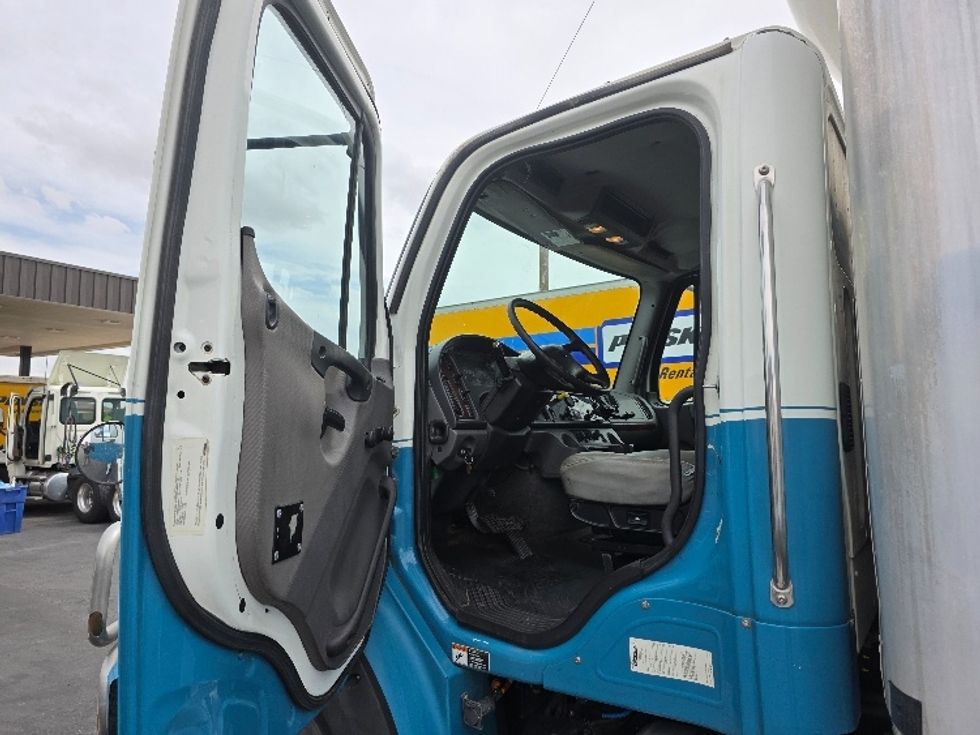 Medium Duty Box Truck-Light and Medium Duty Trucks-Freightliner-2019-M211264S-El Paso-TX-848,506\n\t\tmiles-$ 52,750 - Image 16