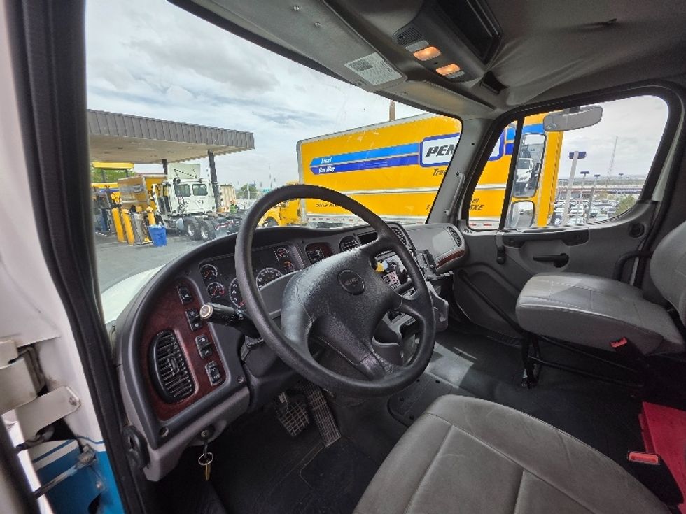 Medium Duty Box Truck-Light and Medium Duty Trucks-Freightliner-2019-M211264S-El Paso-TX-848,506\n\t\tmiles-$ 52,750 - Image 17