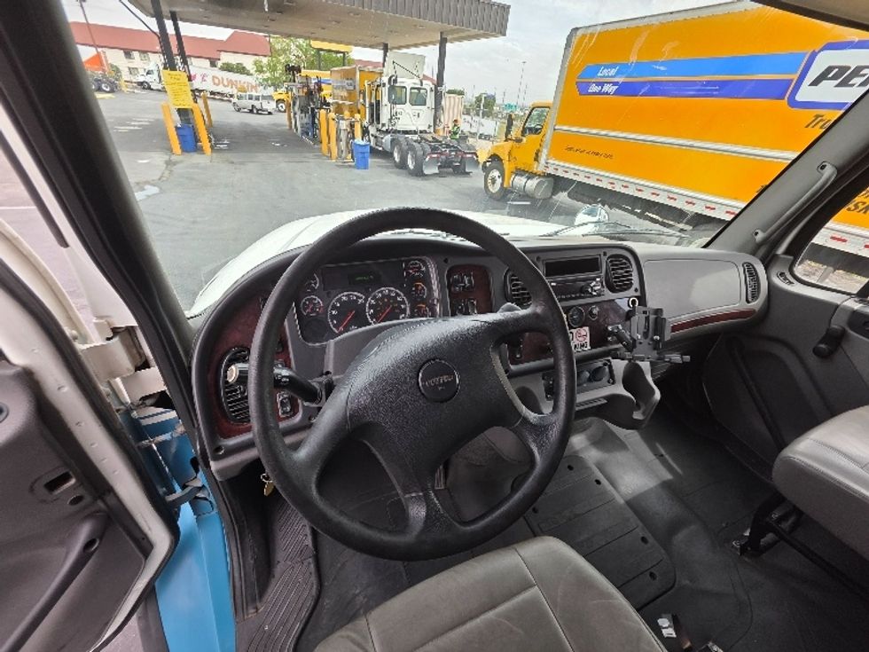 Medium Duty Box Truck-Light and Medium Duty Trucks-Freightliner-2019-M211264S-El Paso-TX-848,506\n\t\tmiles-$ 52,750 - Image 18