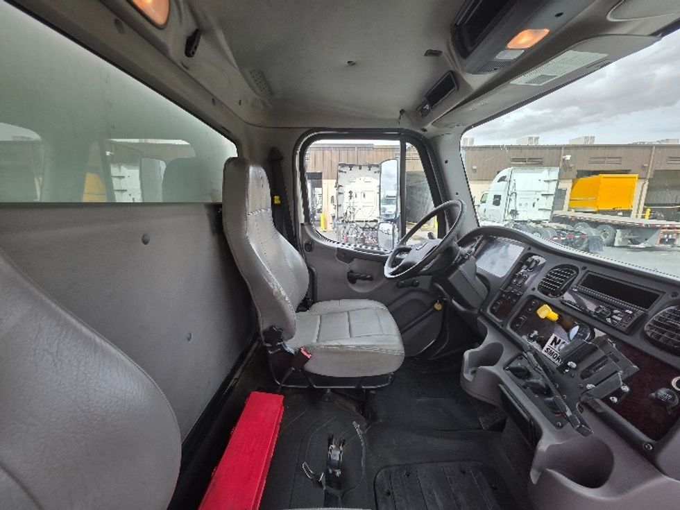Medium Duty Box Truck-Light and Medium Duty Trucks-Freightliner-2019-M211264S-El Paso-TX-848,506\n\t\tmiles-$ 52,750 - Image 22