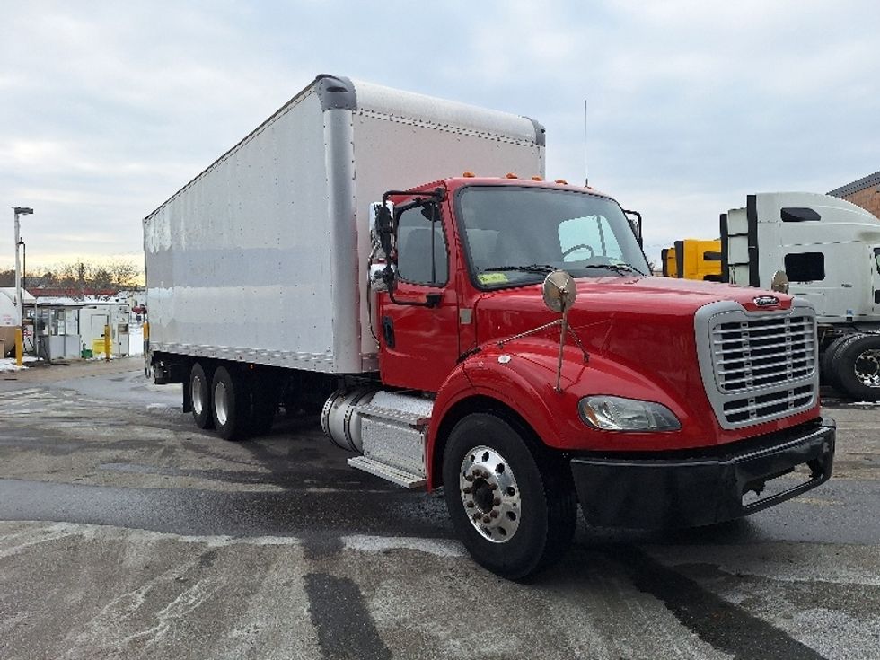 Medium Duty Box Truck-Light and Medium Duty Trucks-Freightliner-2019-M211264S-Londonderry-NH-205,494\n\t\tmiles-$ 82,500 - Image 1