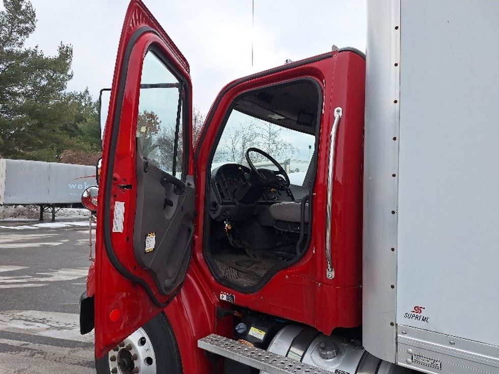 Medium Duty Box Truck-Light and Medium Duty Trucks-Freightliner-2019-M211264S-Londonderry-NH-205,494\n\t\tmiles-$ 82,500 - Image 16