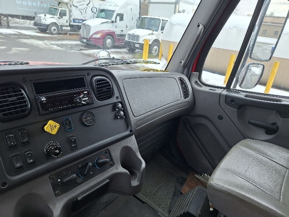 Medium Duty Box Truck-Light and Medium Duty Trucks-Freightliner-2019-M211264S-Londonderry-NH-205,494\n\t\tmiles-$ 82,500 - Image 19