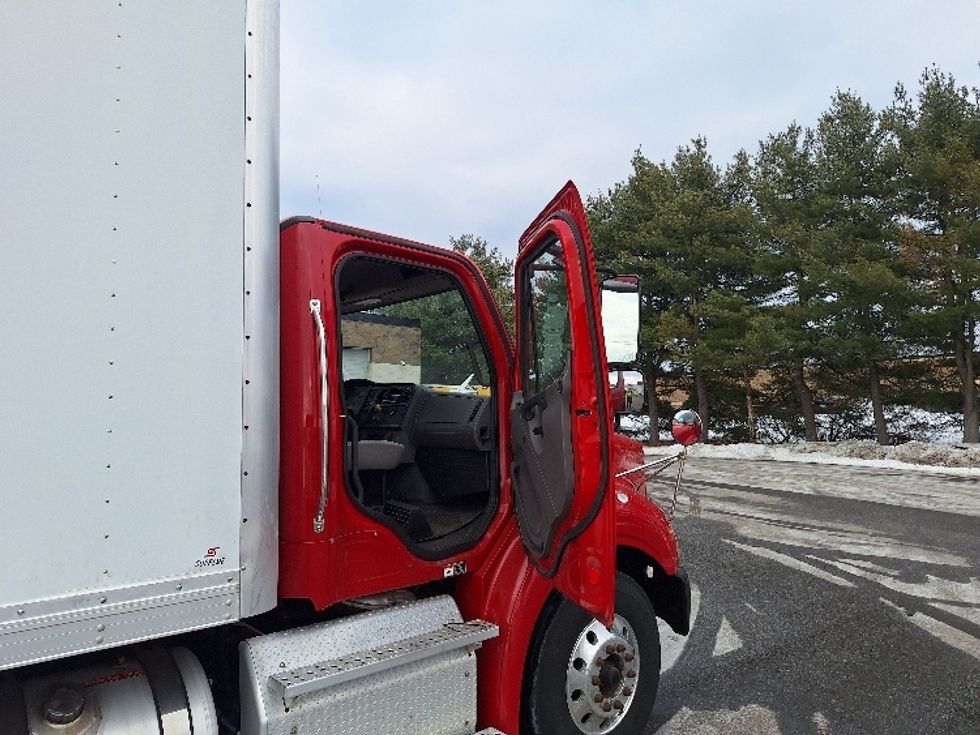 Medium Duty Box Truck-Light and Medium Duty Trucks-Freightliner-2019-M211264S-Londonderry-NH-205,494\n\t\tmiles-$ 82,500 - Image 20