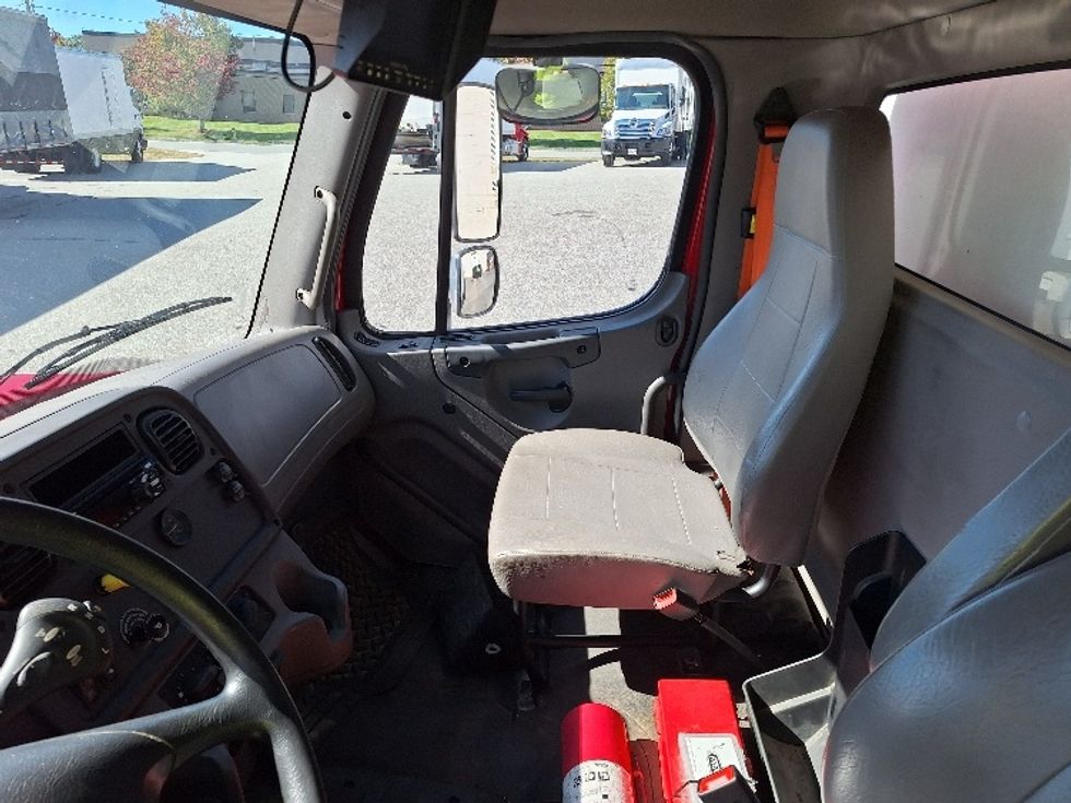 Medium Duty Box Truck-Light and Medium Duty Trucks-Freightliner-2019-M211264S-Londonderry-NH-216,287\n\t\tmiles-$ 82,000 - Image 19