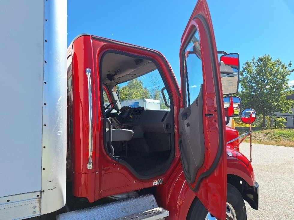 Medium Duty Box Truck-Light and Medium Duty Trucks-Freightliner-2019-M211264S-Londonderry-NH-216,287\n\t\tmiles-$ 82,000 - Image 20
