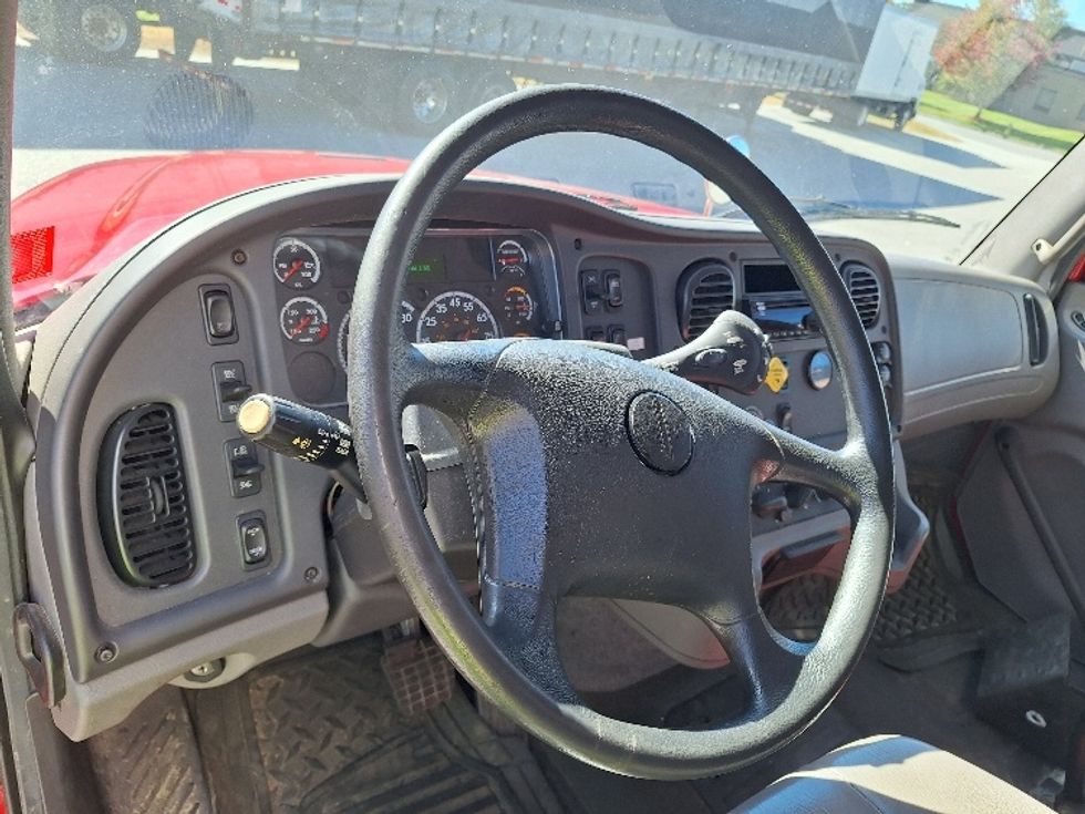 Medium Duty Box Truck-Light and Medium Duty Trucks-Freightliner-2019-M211264S-Londonderry-NH-216,287\n\t\tmiles-$ 82,000 - Image 17