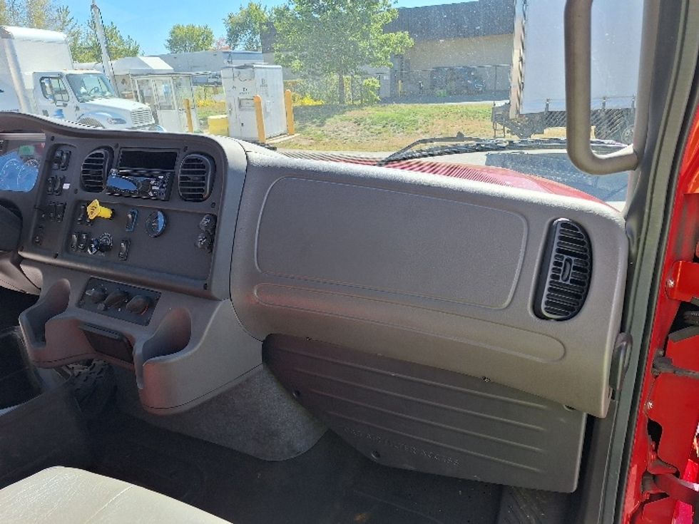 Medium Duty Box Truck-Light and Medium Duty Trucks-Freightliner-2019-M211264S-Londonderry-NH-216,287\n\t\tmiles-$ 82,000 - Image 21