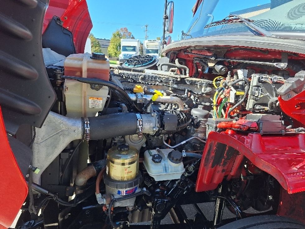 Medium Duty Box Truck-Light and Medium Duty Trucks-Freightliner-2019-M211264S-Londonderry-NH-216,287\n\t\tmiles-$ 82,000 - Image 24