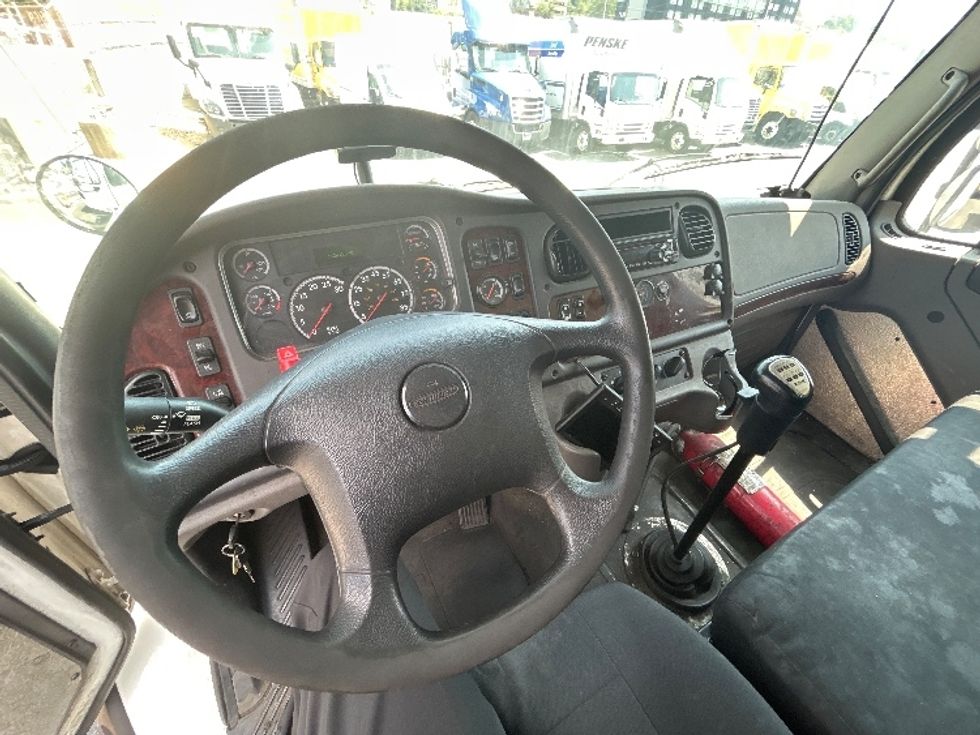 Medium Duty Box Truck-Light and Medium Duty Trucks-Freightliner-2019-M211264S-North Bergen-NJ-141,899\n\t\tmiles-$ 90,000 - Image 17