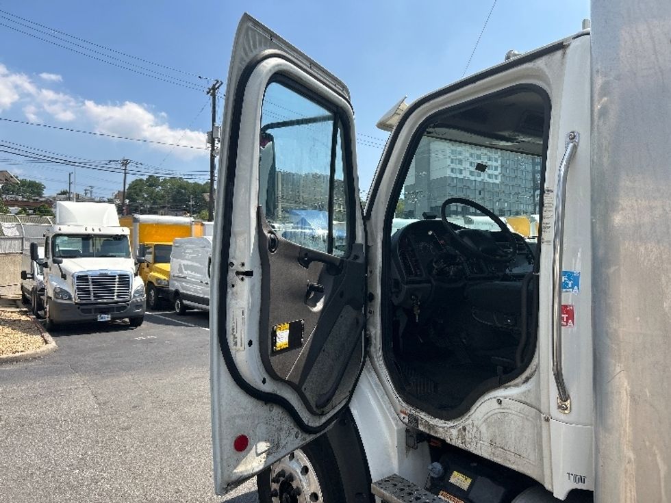 Medium Duty Box Truck-Light and Medium Duty Trucks-Freightliner-2019-M211264S-North Bergen-NJ-141,899\n\t\tmiles-$ 90,000 - Image 16