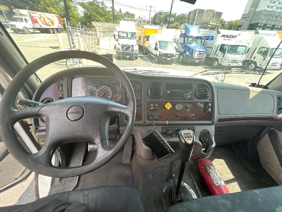 Medium Duty Box Truck-Light and Medium Duty Trucks-Freightliner-2019-M211264S-North Bergen-NJ-141,899\n\t\tmiles-$ 90,000 - Image 18