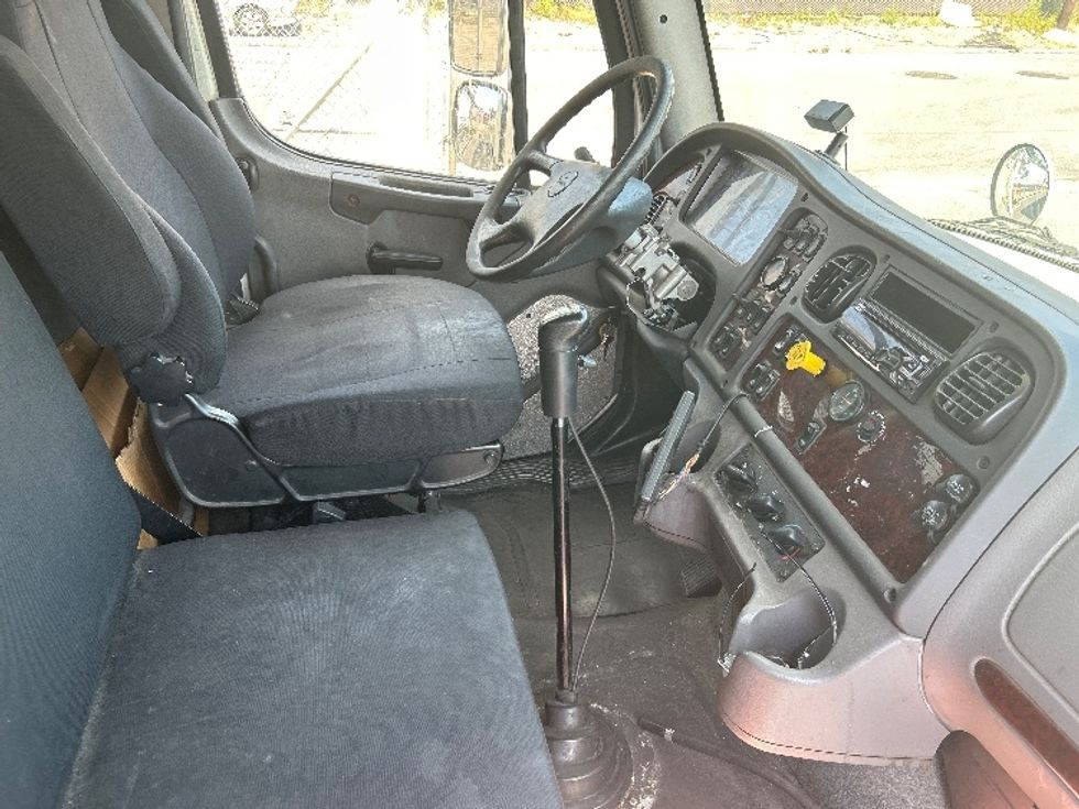 Medium Duty Box Truck-Light and Medium Duty Trucks-Freightliner-2019-M211264S-North Bergen-NJ-141,899\n\t\tmiles-$ 90,000 - Image 22