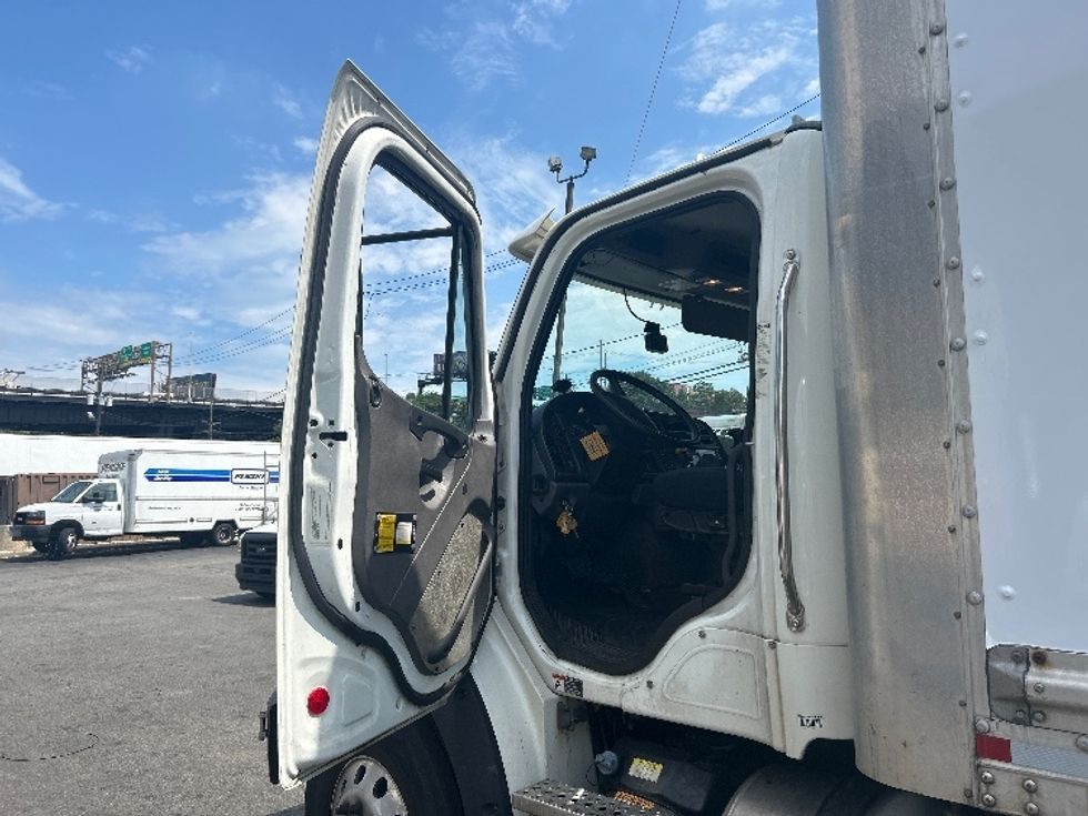 Medium Duty Box Truck-Light and Medium Duty Trucks-Freightliner-2019-M211264S-North Bergen-NJ-216,102\n\t\tmiles-$ 87,000 - Image 16
