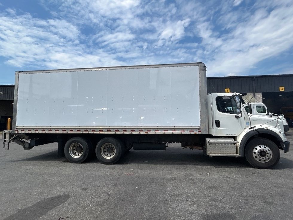 Medium Duty Box Truck-Light and Medium Duty Trucks-Freightliner-2019-M211264S-North Bergen-NJ-216,102\n\t\tmiles-$ 87,000 - Image 15
