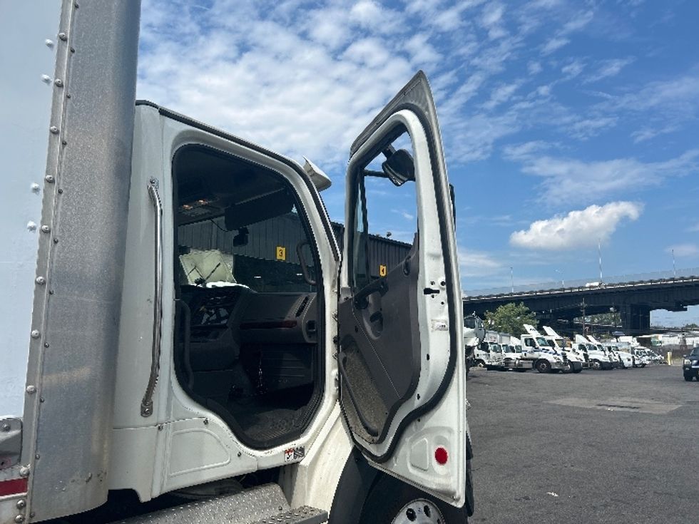 Medium Duty Box Truck-Light and Medium Duty Trucks-Freightliner-2019-M211264S-North Bergen-NJ-216,102\n\t\tmiles-$ 87,000 - Image 20
