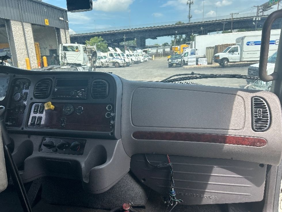 Medium Duty Box Truck-Light and Medium Duty Trucks-Freightliner-2019-M211264S-North Bergen-NJ-216,102\n\t\tmiles-$ 87,000 - Image 21